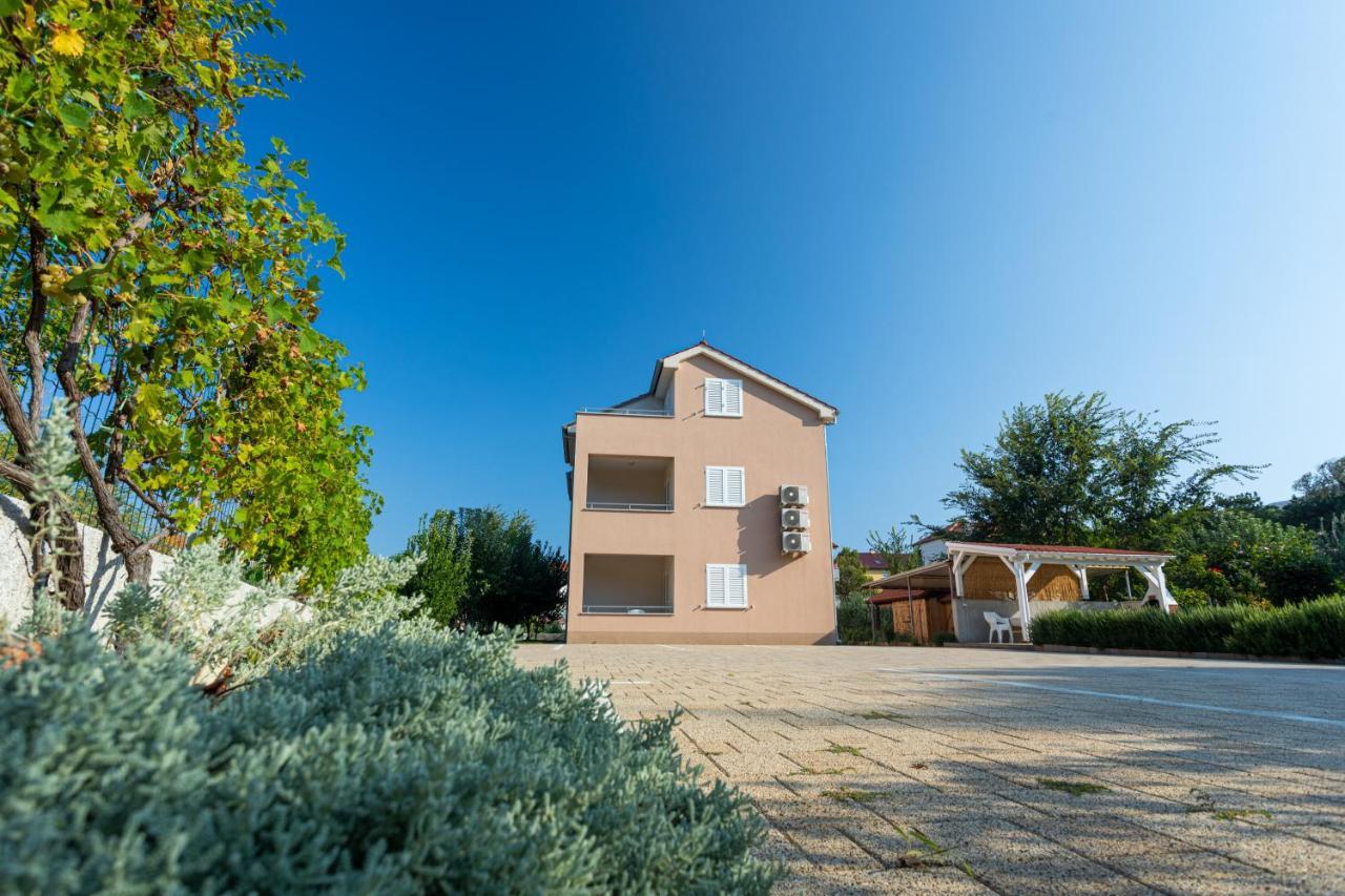Apartments Crnekovic Jasna Baska  Exterior photo