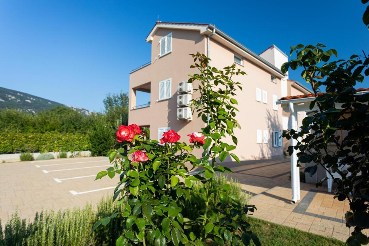 Apartments Crnekovic Jasna Baska  Exterior photo