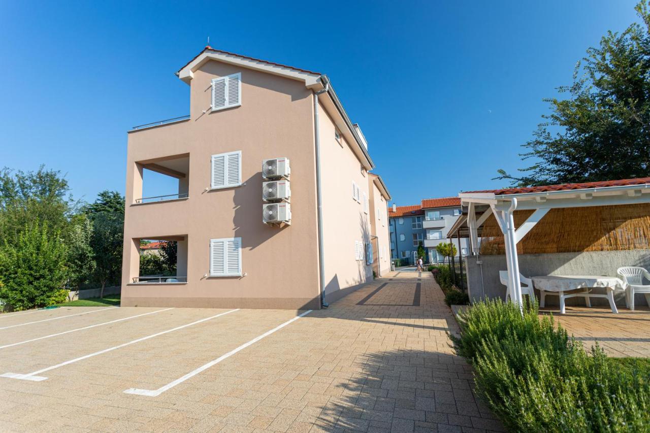 Apartments Crnekovic Jasna Baska  Exterior photo