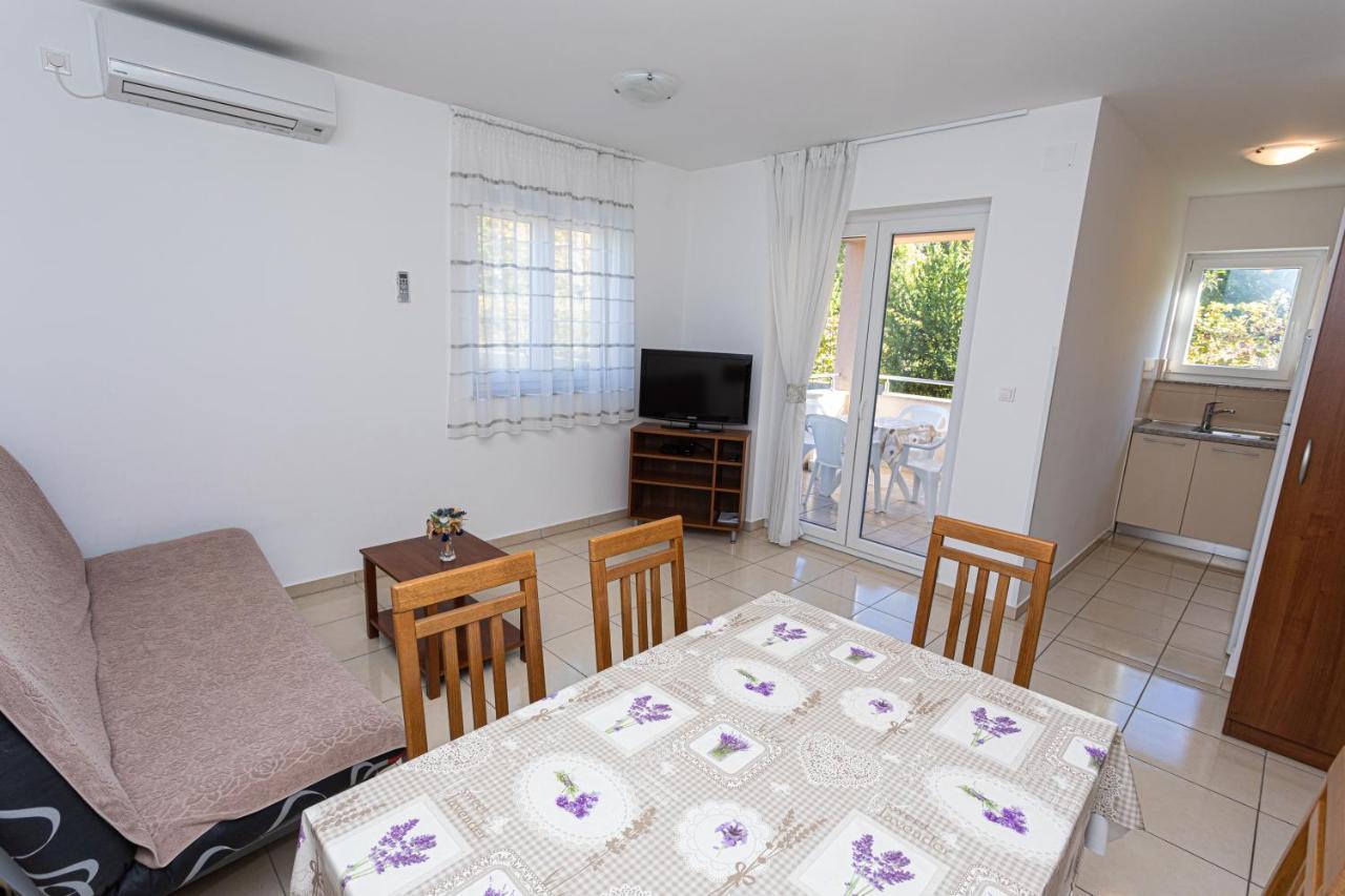 Apartments Crnekovic Jasna Baska  Exterior photo