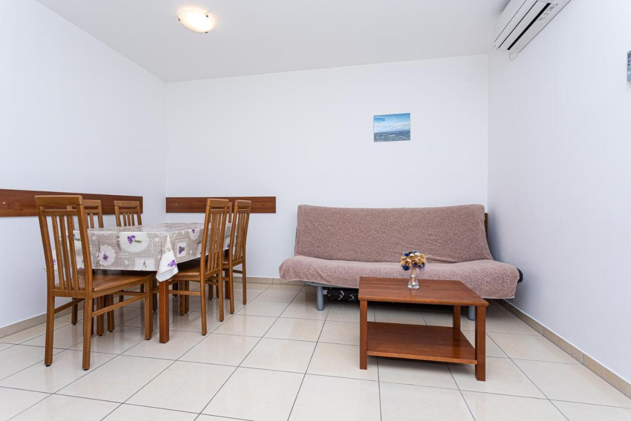 Apartments Crnekovic Jasna Baska  Exterior photo