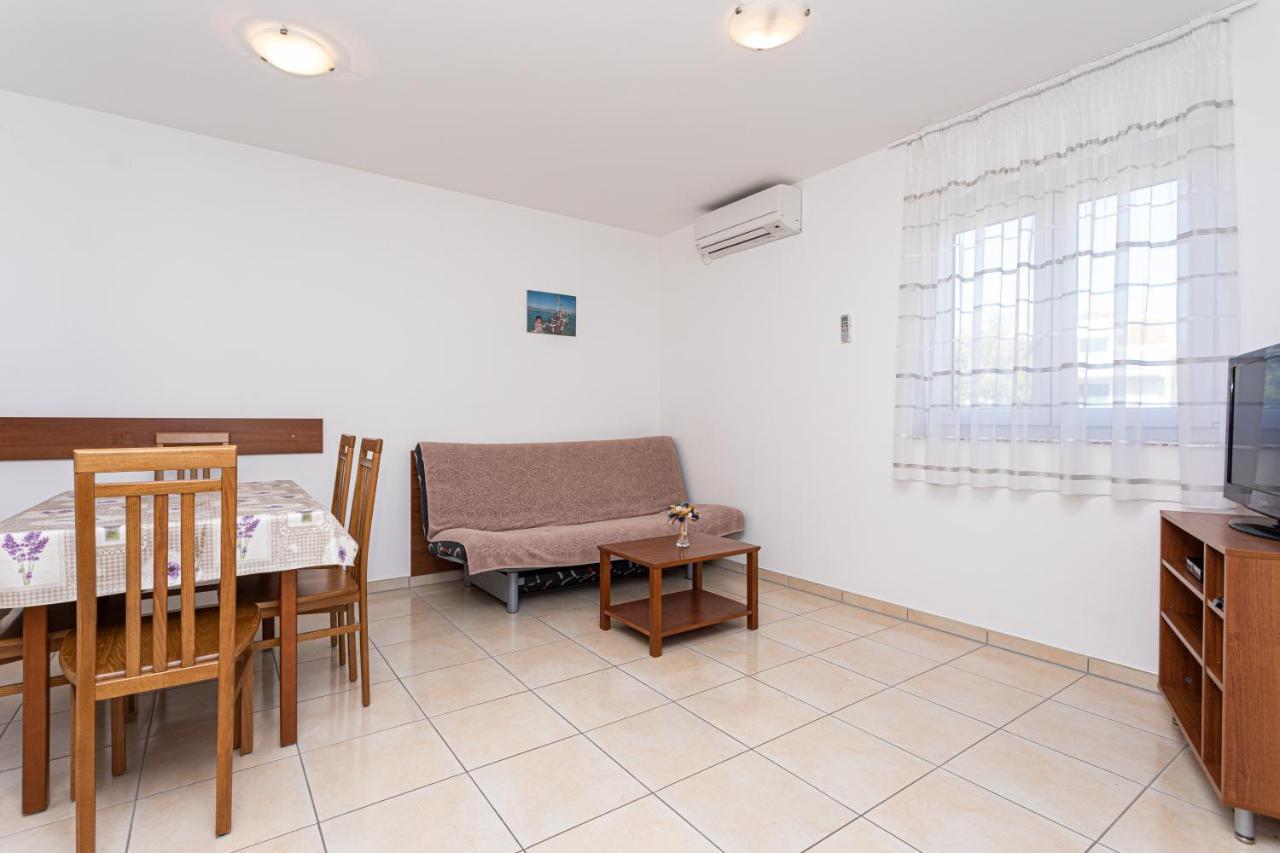 Apartments Crnekovic Jasna Baska  Exterior photo
