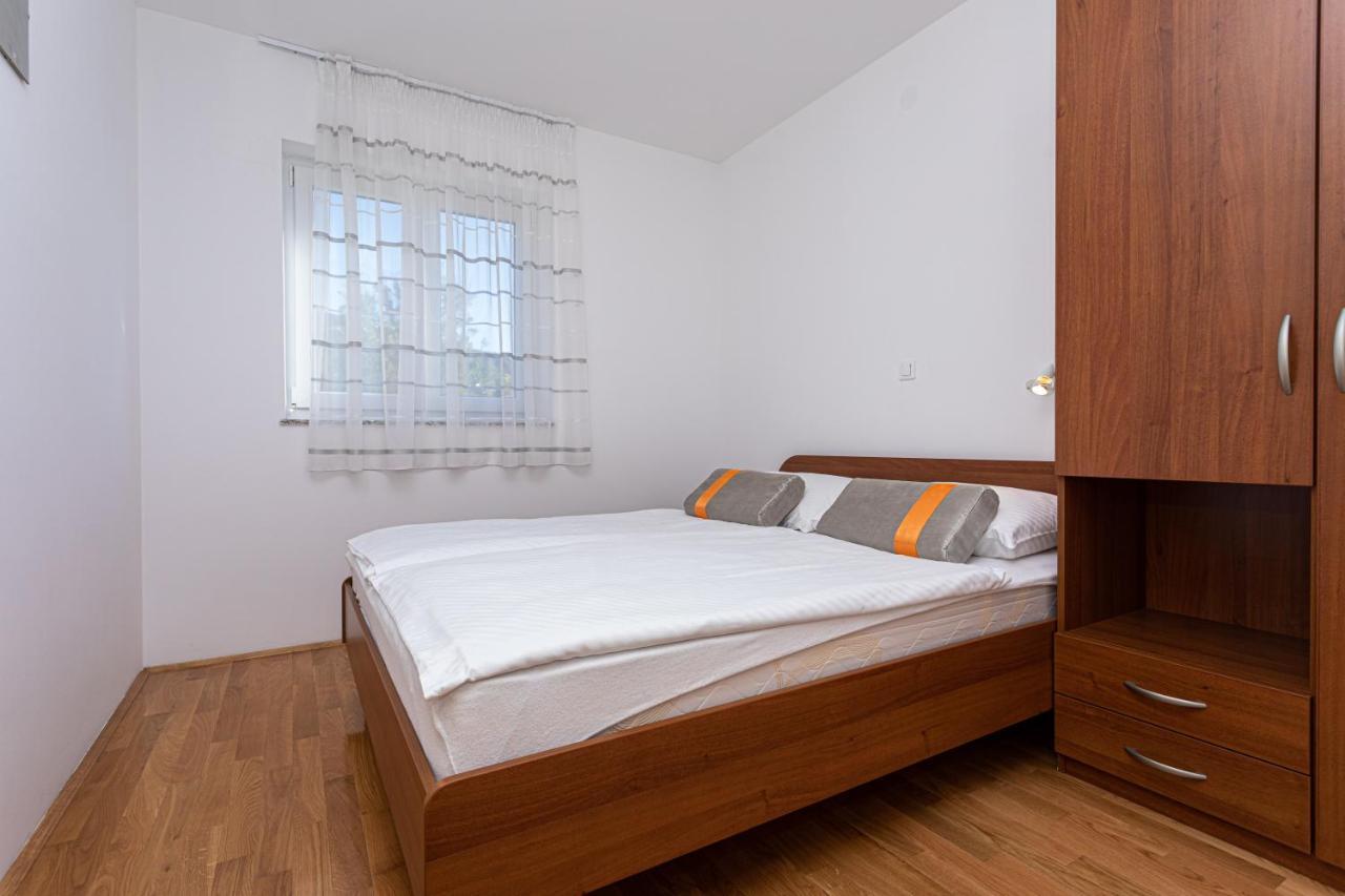 Apartments Crnekovic Jasna Baska  Exterior photo