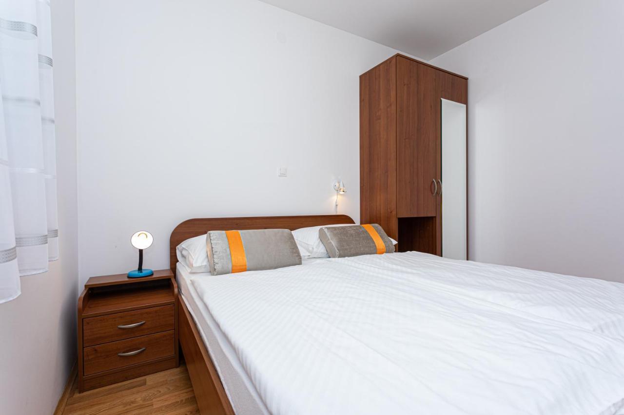 Apartments Crnekovic Jasna Baska  Exterior photo