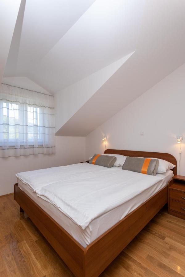 Apartments Crnekovic Jasna Baska  Exterior photo