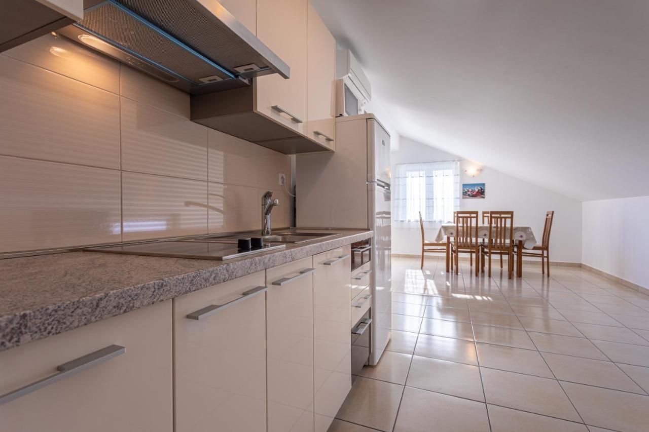 Apartments Crnekovic Jasna Baska  Exterior photo