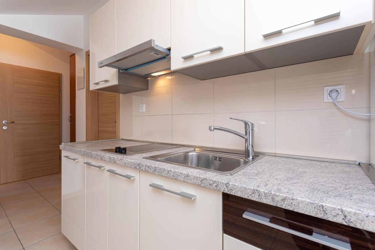 Apartments Crnekovic Jasna Baska  Exterior photo